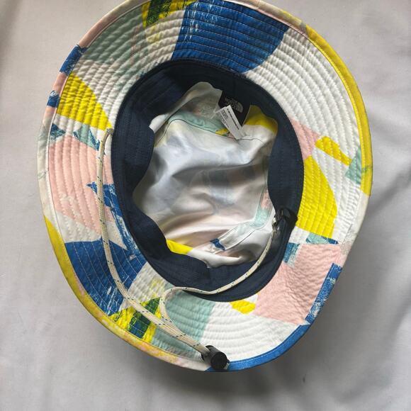 The North Face Colorblock Print Youth 
Bucket Hat – Unisex – Adjustable Fit - Picture 3 of 3
